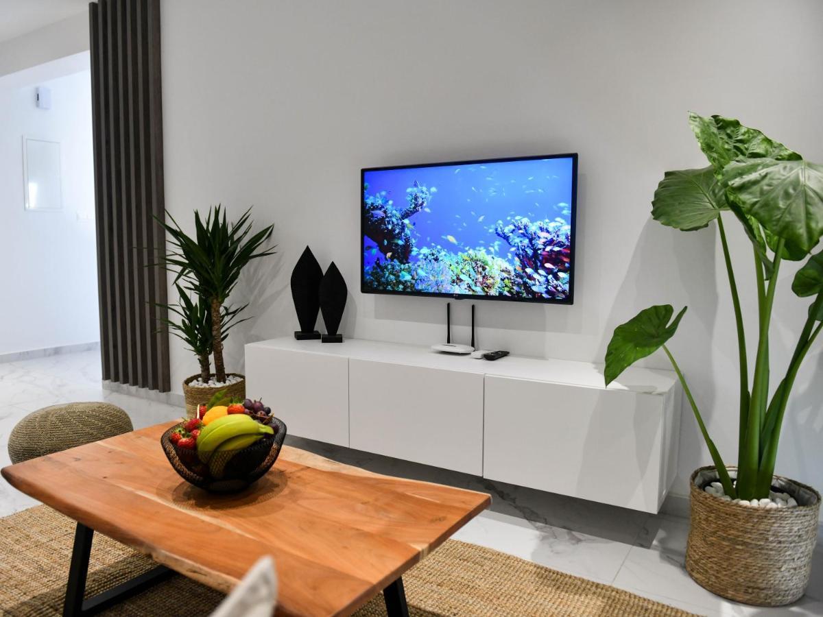 The Room, Suite 14, Leda Gardens Paphos Exteriör bild